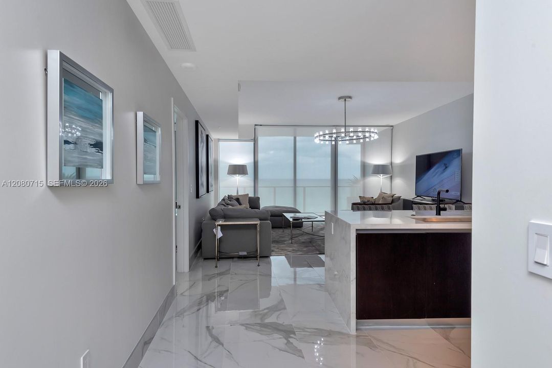 For Rent: $10,800 (1 beds, 2 baths, 1294 Square Feet)