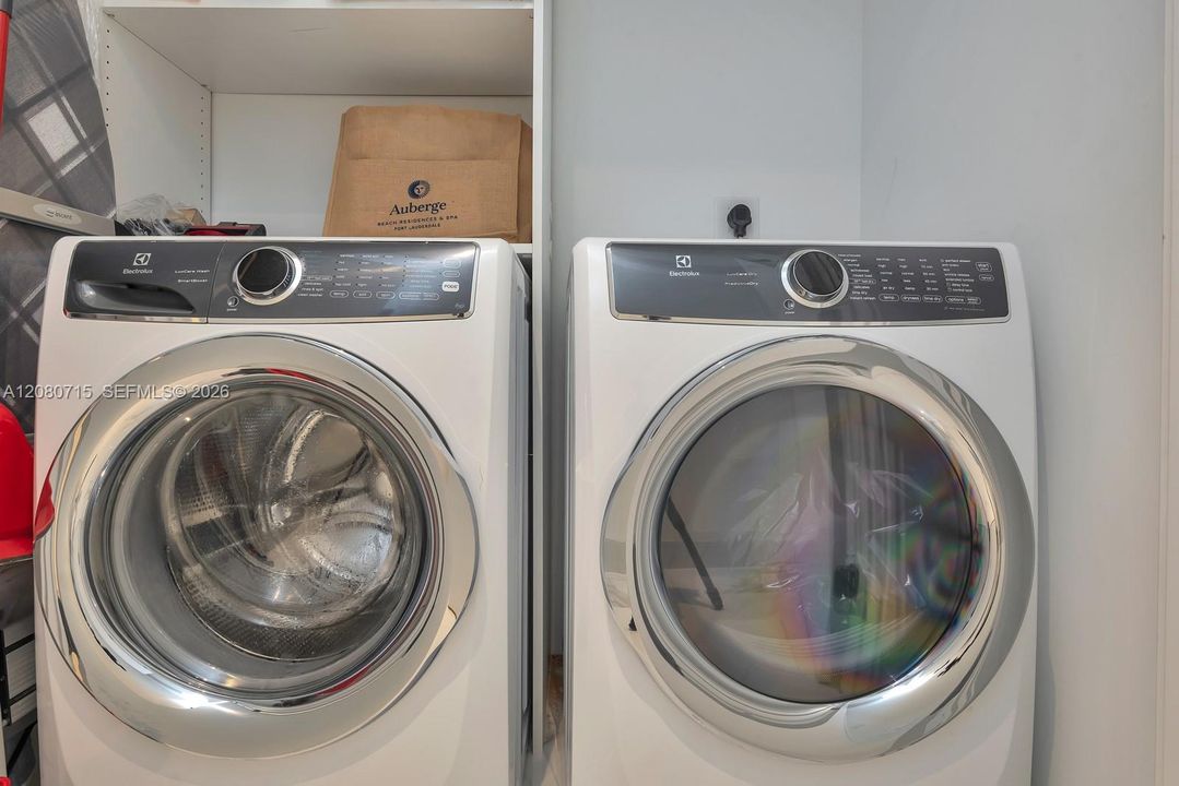 For Rent: $10,800 (1 beds, 2 baths, 1294 Square Feet)