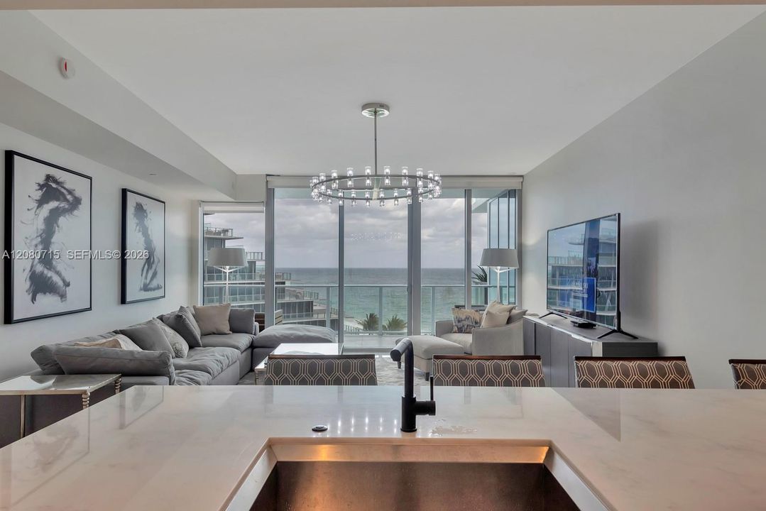 For Rent: $10,800 (1 beds, 2 baths, 1294 Square Feet)