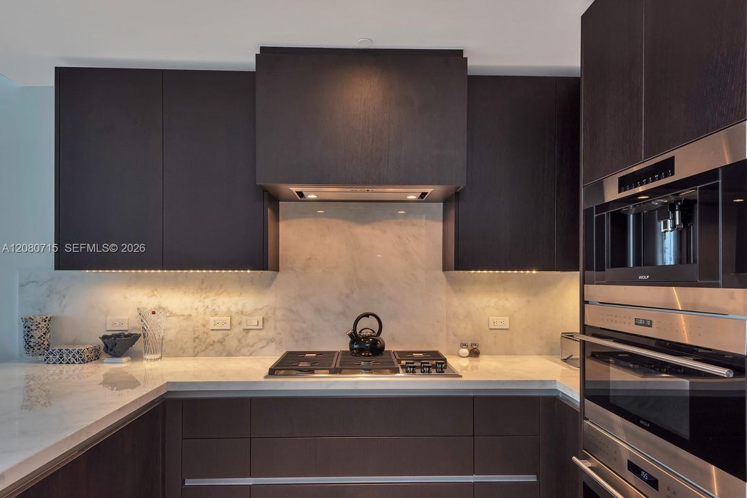 For Rent: $10,800 (1 beds, 2 baths, 1294 Square Feet)