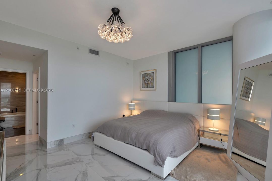 For Rent: $10,800 (1 beds, 2 baths, 1294 Square Feet)