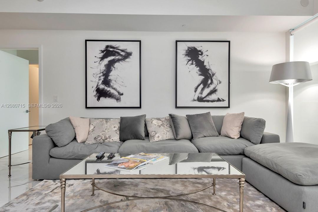 For Rent: $10,800 (1 beds, 2 baths, 1294 Square Feet)