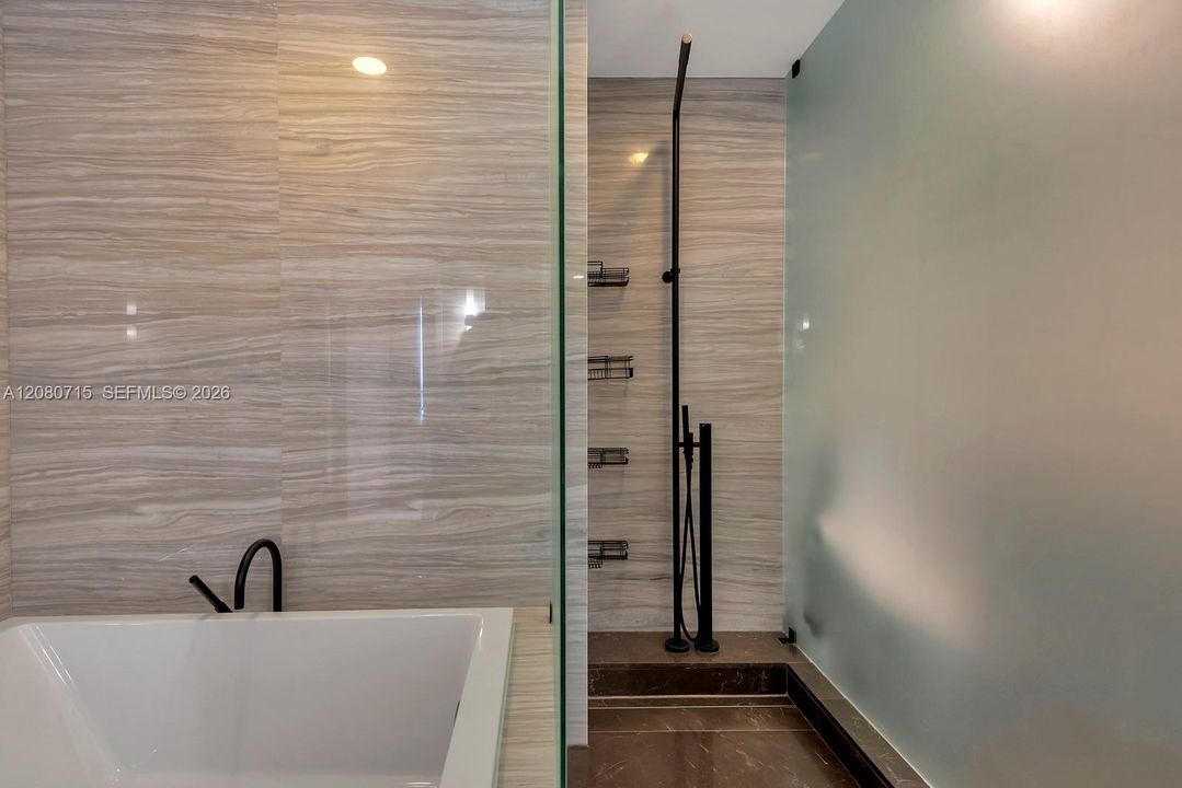 For Rent: $10,800 (1 beds, 2 baths, 1294 Square Feet)