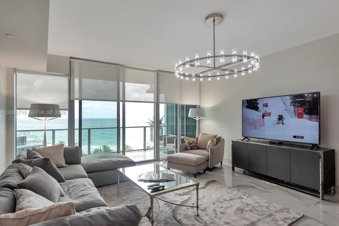 For Rent: $10,800 (1 beds, 2 baths, 1294 Square Feet)