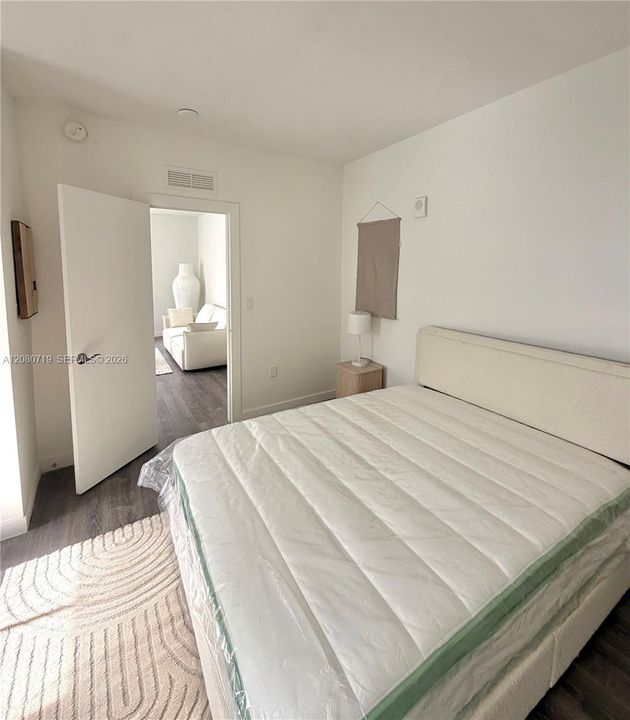 For Rent: $2,350 (20 beds, 20 baths, 10160 Square Feet)