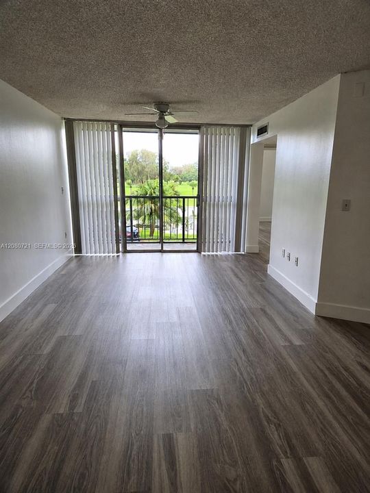 For Sale: $245,000 (2 beds, 2 baths, 960 Square Feet)