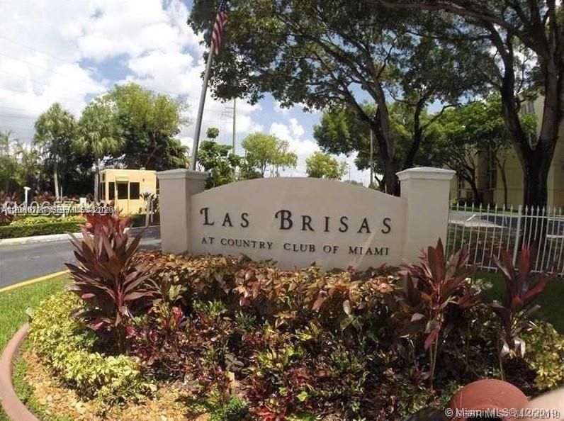 For Sale: $245,000 (2 beds, 2 baths, 960 Square Feet)