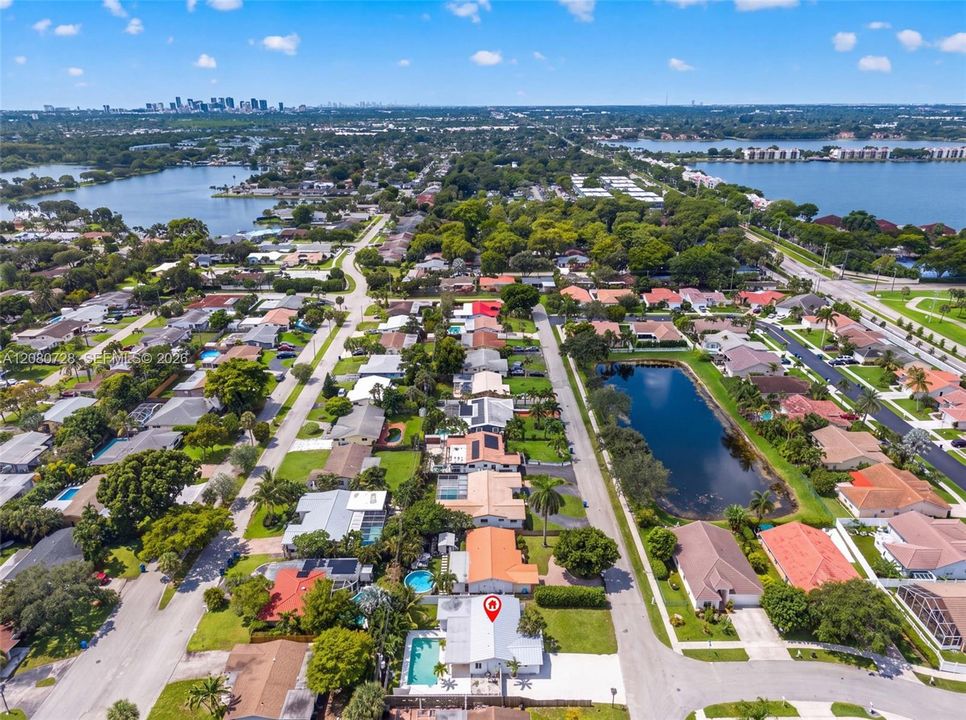 На продажу: $525,000 (2 спален, 2 ванн, 1006 Квадратных фут)