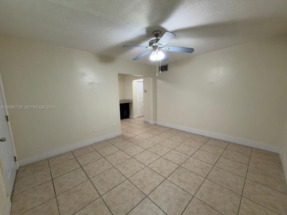 For Rent: $1,700 (1 beds, 1 baths, 600 Square Feet)