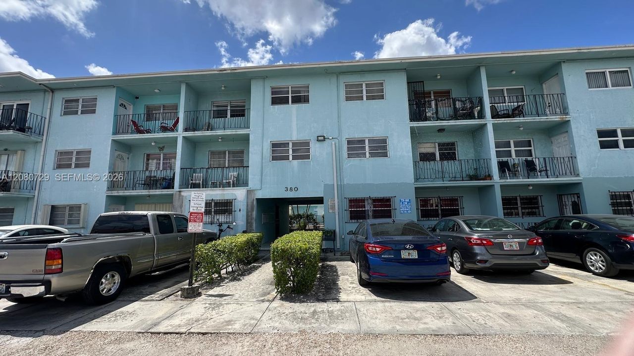 For Rent: $1,700 (1 beds, 1 baths, 600 Square Feet)