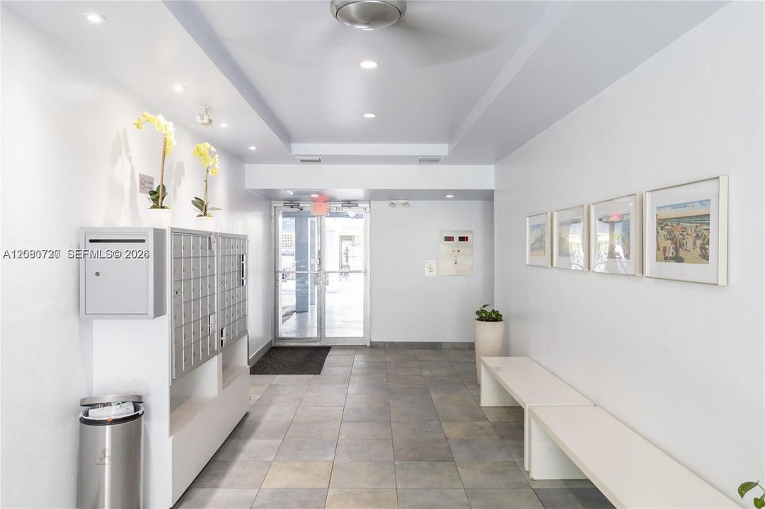 For Sale: $320,000 (1 beds, 1 baths, 700 Square Feet)