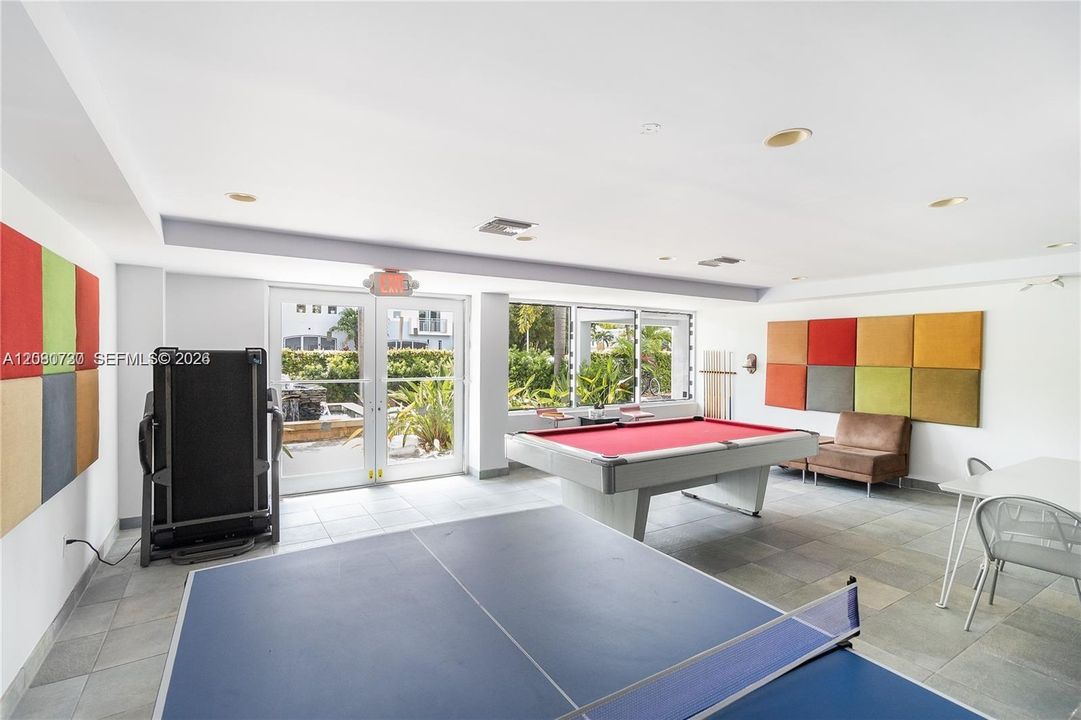 For Sale: $320,000 (1 beds, 1 baths, 700 Square Feet)
