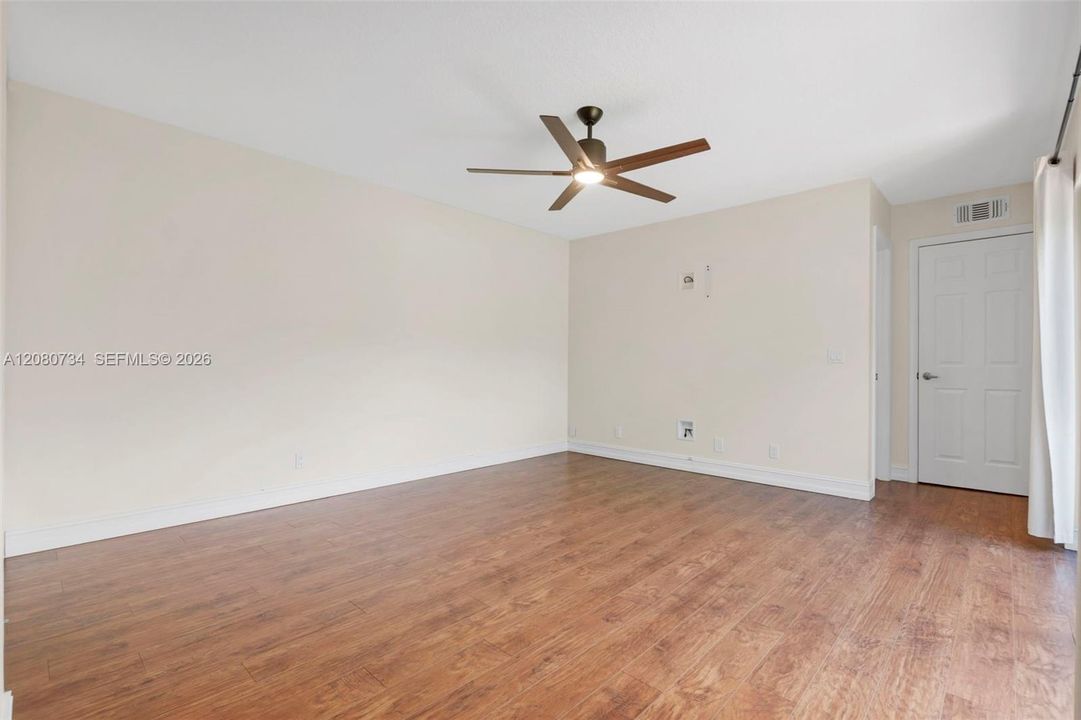 En Venta: $349,900 (2 camas, 2 baños, 1230 Pies cuadrados)