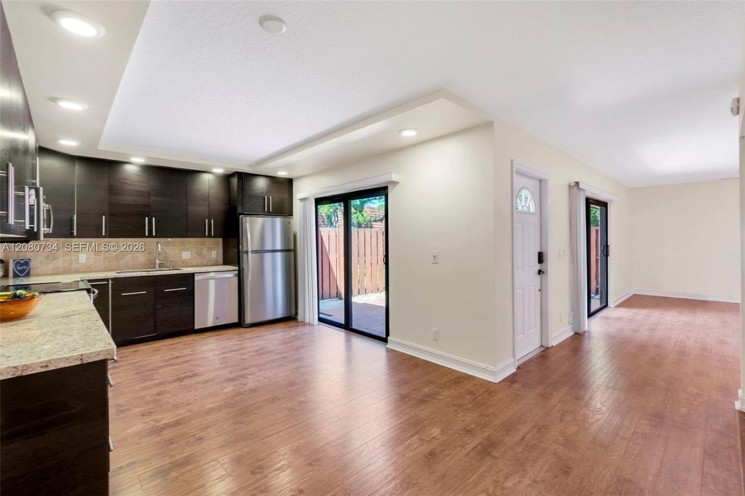 En Venta: $349,900 (2 camas, 2 baños, 1230 Pies cuadrados)
