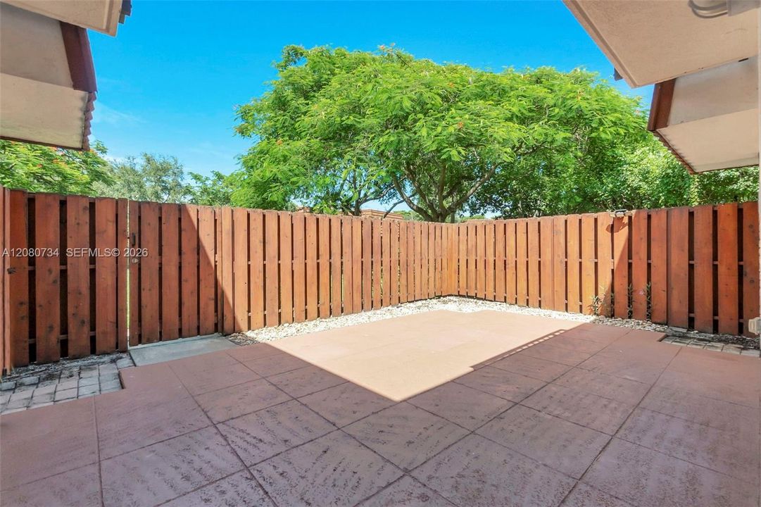 En Venta: $349,900 (2 camas, 2 baños, 1230 Pies cuadrados)