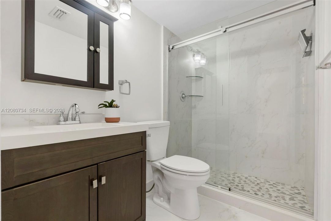 En Venta: $349,900 (2 camas, 2 baños, 1230 Pies cuadrados)