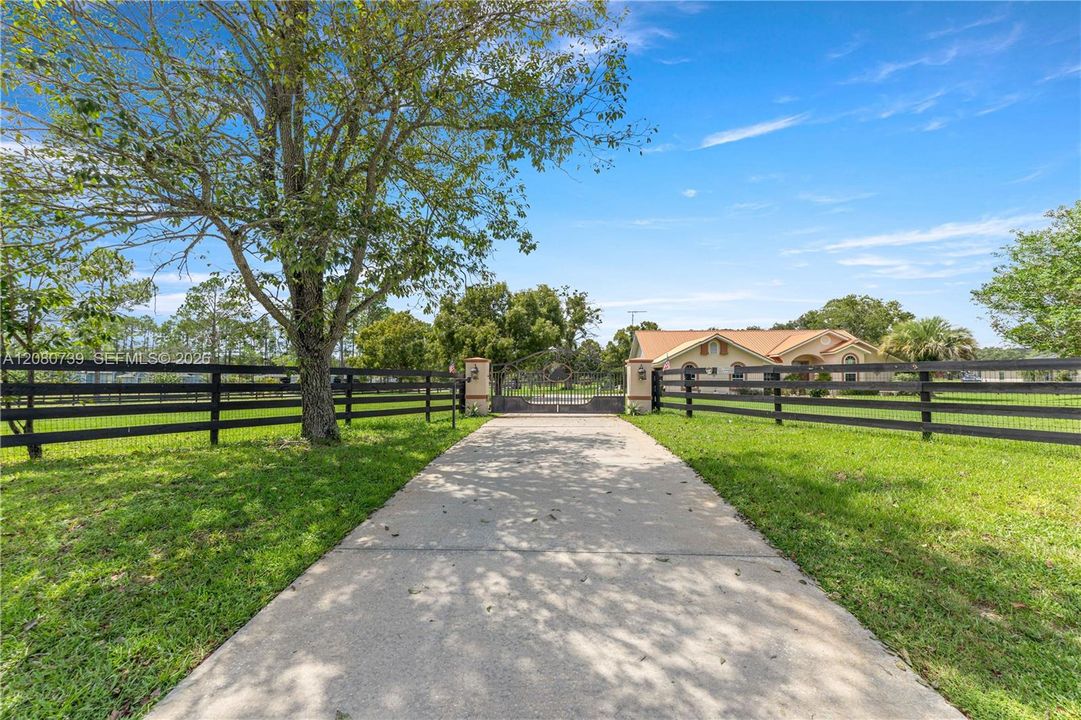 For Sale: $739,900 (3 beds, 2 baths, 2000 Square Feet)