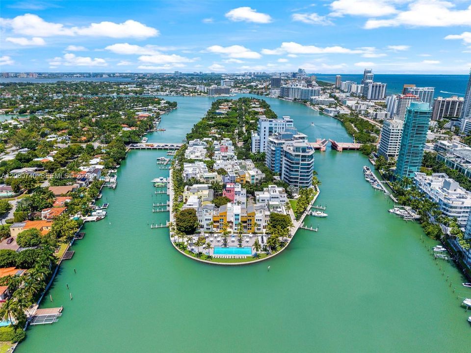 For Sale: $1,630,000 (2 beds, 2 baths, 1755 Square Feet)