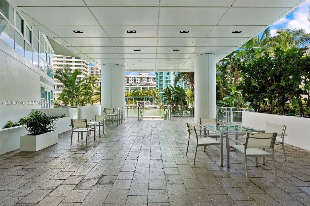 For Sale: $1,630,000 (2 beds, 2 baths, 1755 Square Feet)