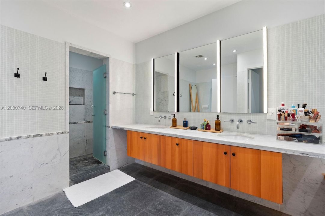For Sale: $1,630,000 (2 beds, 2 baths, 1755 Square Feet)