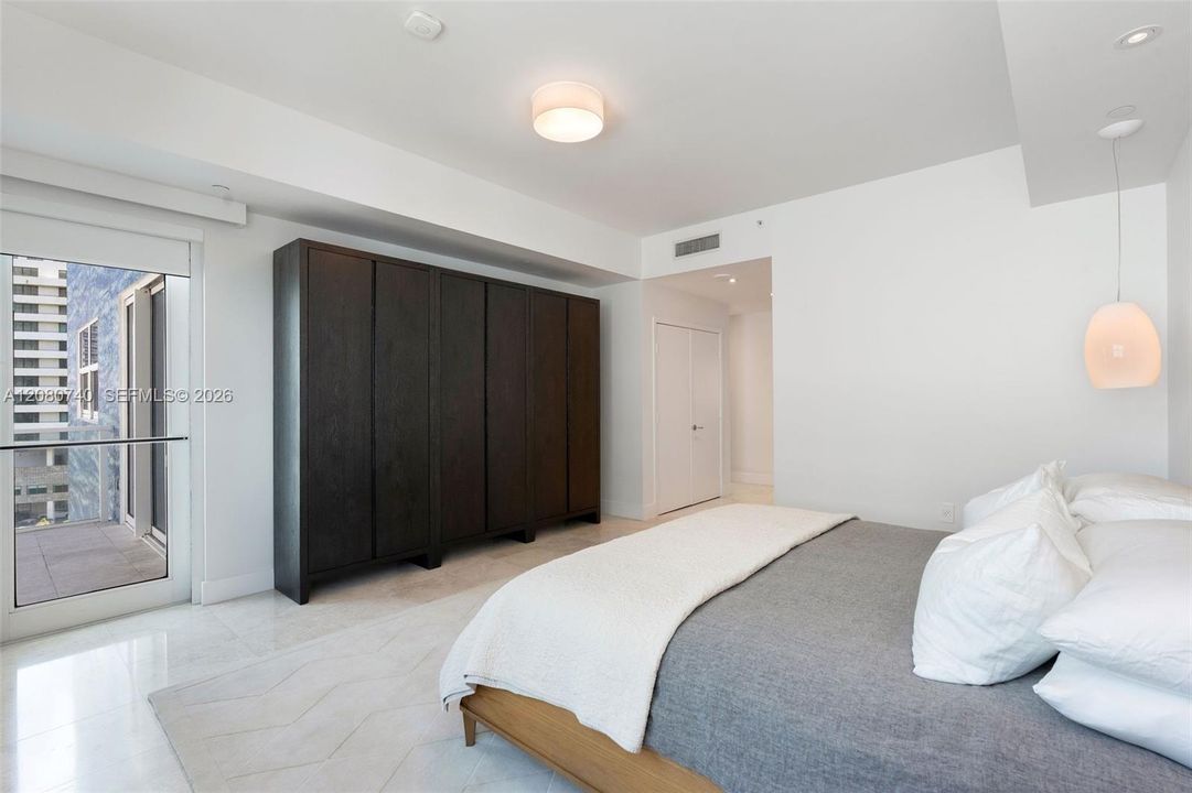 For Sale: $1,630,000 (2 beds, 2 baths, 1755 Square Feet)