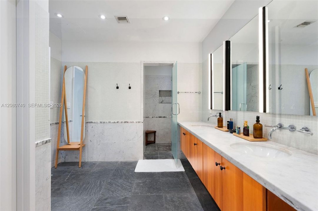 For Sale: $1,630,000 (2 beds, 2 baths, 1755 Square Feet)