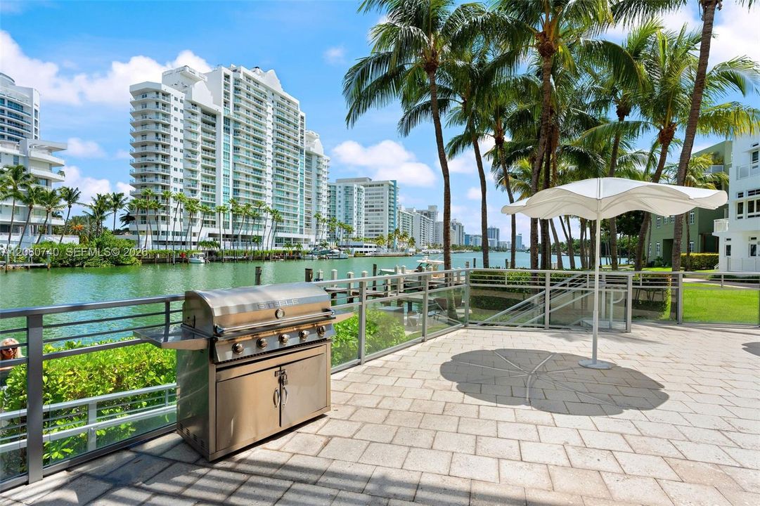For Sale: $1,630,000 (2 beds, 2 baths, 1755 Square Feet)