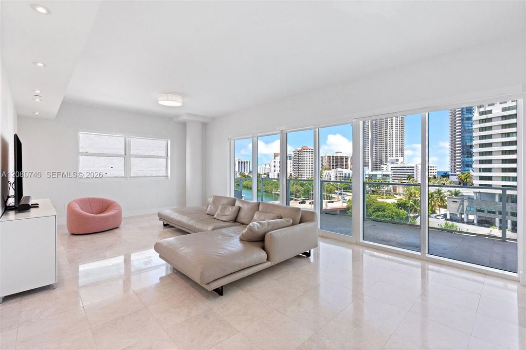 For Sale: $1,630,000 (2 beds, 2 baths, 1755 Square Feet)