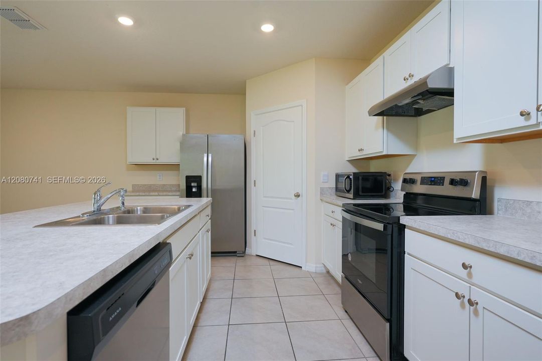 For Sale: $299,000 (4 beds, 2 baths, 1872 Square Feet)