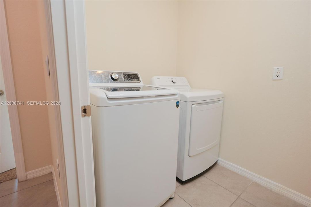 For Sale: $299,000 (4 beds, 2 baths, 1872 Square Feet)