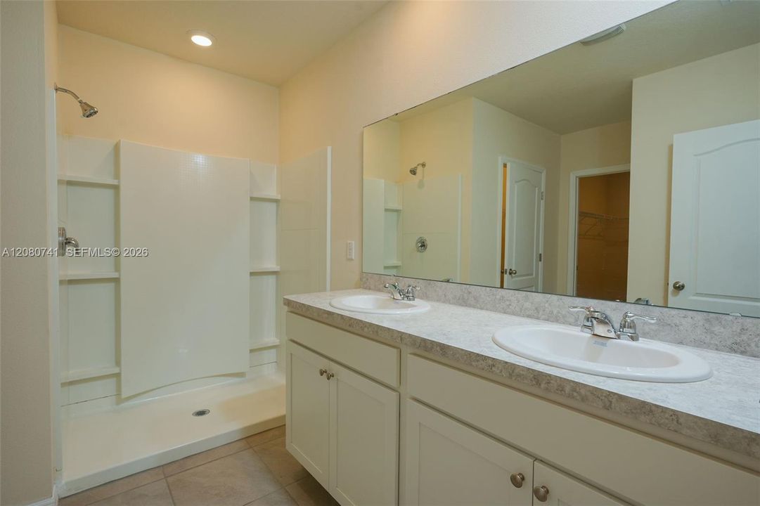 For Sale: $299,000 (4 beds, 2 baths, 1872 Square Feet)