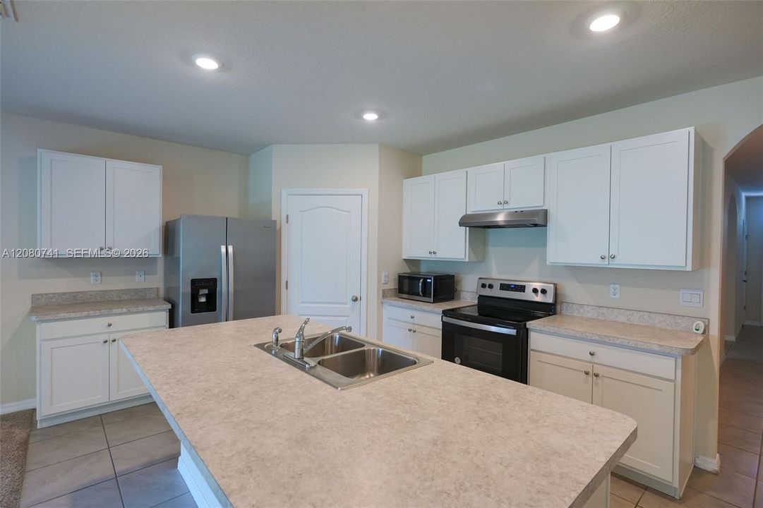 For Sale: $299,000 (4 beds, 2 baths, 1872 Square Feet)