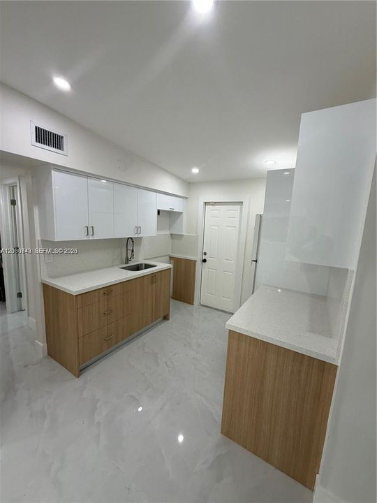 На продажу: $488,000 (4 спален, 2 ванн, 1167 Квадратных фут)