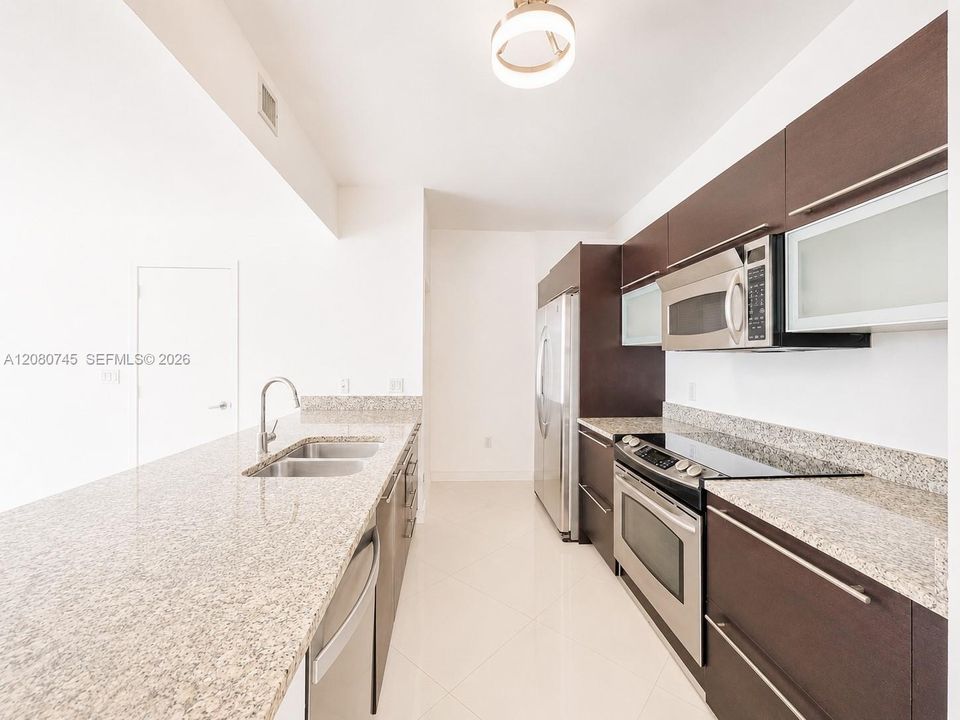 For Sale: $730,000 (2 beds, 2 baths, 1113 Square Feet)