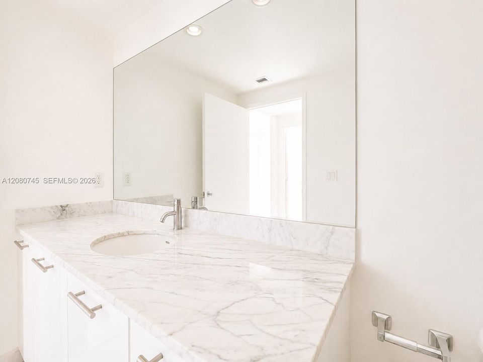For Sale: $730,000 (2 beds, 2 baths, 1113 Square Feet)
