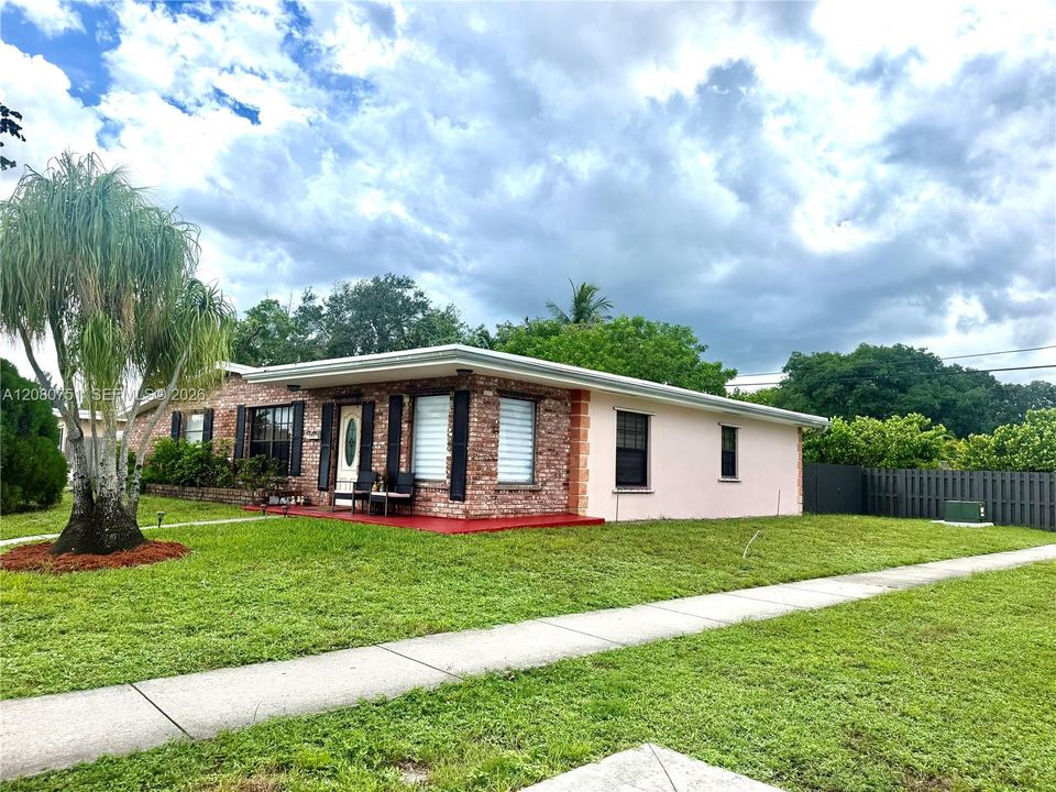 For Sale: $695,000 (3 beds, 2 baths, 1794 Square Feet)