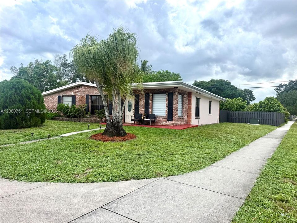 For Sale: $695,000 (3 beds, 2 baths, 1794 Square Feet)