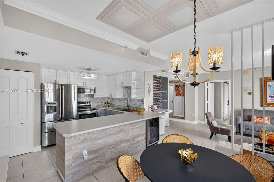 For Sale: $385,000 (1 beds, 1 baths, 831 Square Feet)