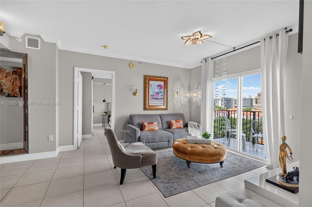 For Sale: $385,000 (1 beds, 1 baths, 831 Square Feet)