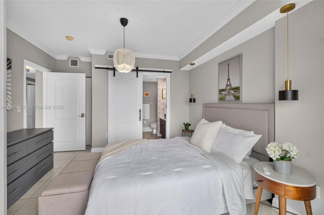 For Sale: $385,000 (1 beds, 1 baths, 831 Square Feet)
