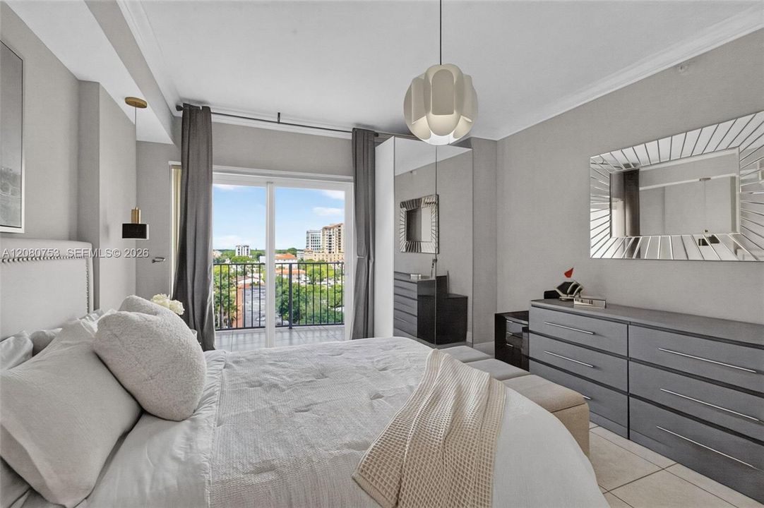 For Sale: $385,000 (1 beds, 1 baths, 831 Square Feet)