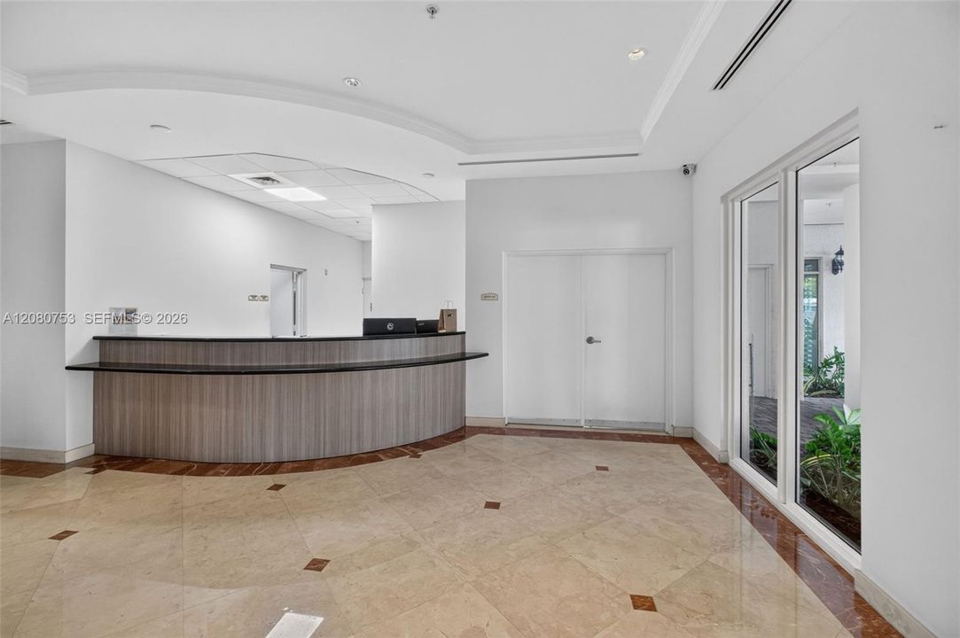 For Sale: $385,000 (1 beds, 1 baths, 831 Square Feet)