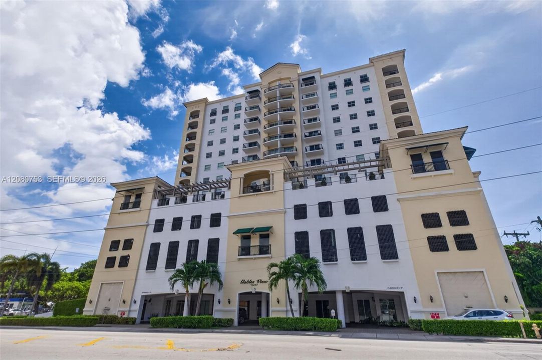 For Sale: $385,000 (1 beds, 1 baths, 831 Square Feet)