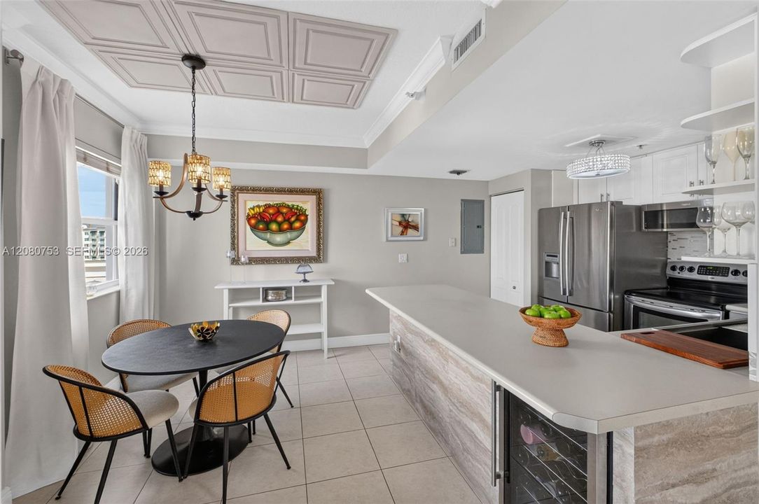 For Sale: $385,000 (1 beds, 1 baths, 831 Square Feet)