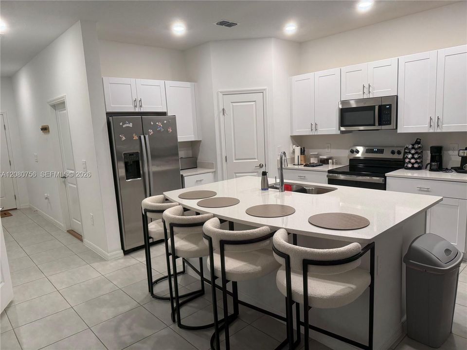 For Rent: $1,950 (3 beds, 2 baths, 1701 Square Feet)