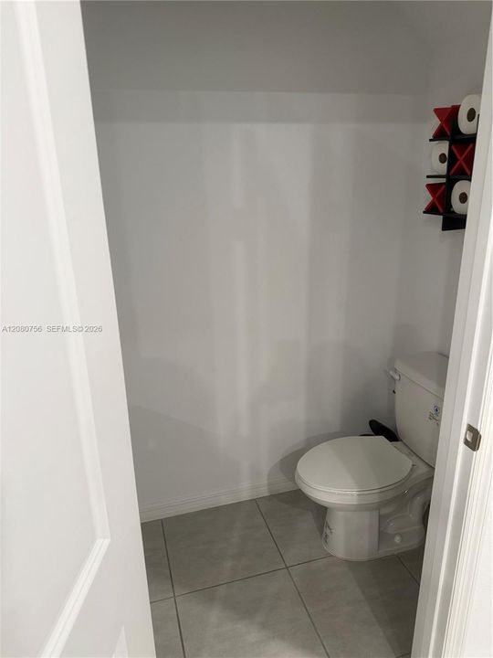 For Rent: $1,950 (3 beds, 2 baths, 1701 Square Feet)