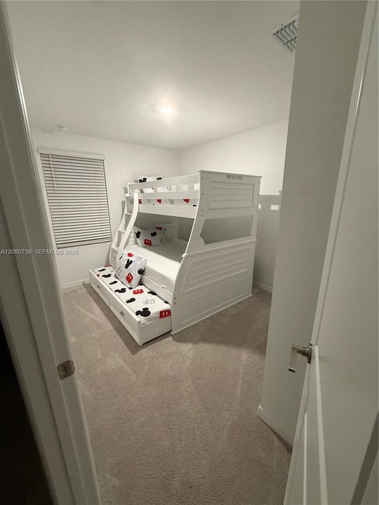 For Rent: $1,950 (3 beds, 2 baths, 1701 Square Feet)