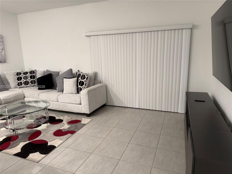 For Rent: $1,950 (3 beds, 2 baths, 1701 Square Feet)