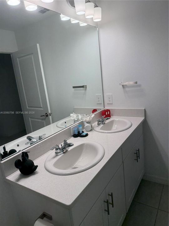 For Rent: $1,950 (3 beds, 2 baths, 1701 Square Feet)