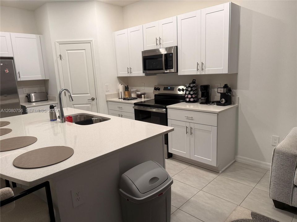 For Rent: $1,950 (3 beds, 2 baths, 1701 Square Feet)
